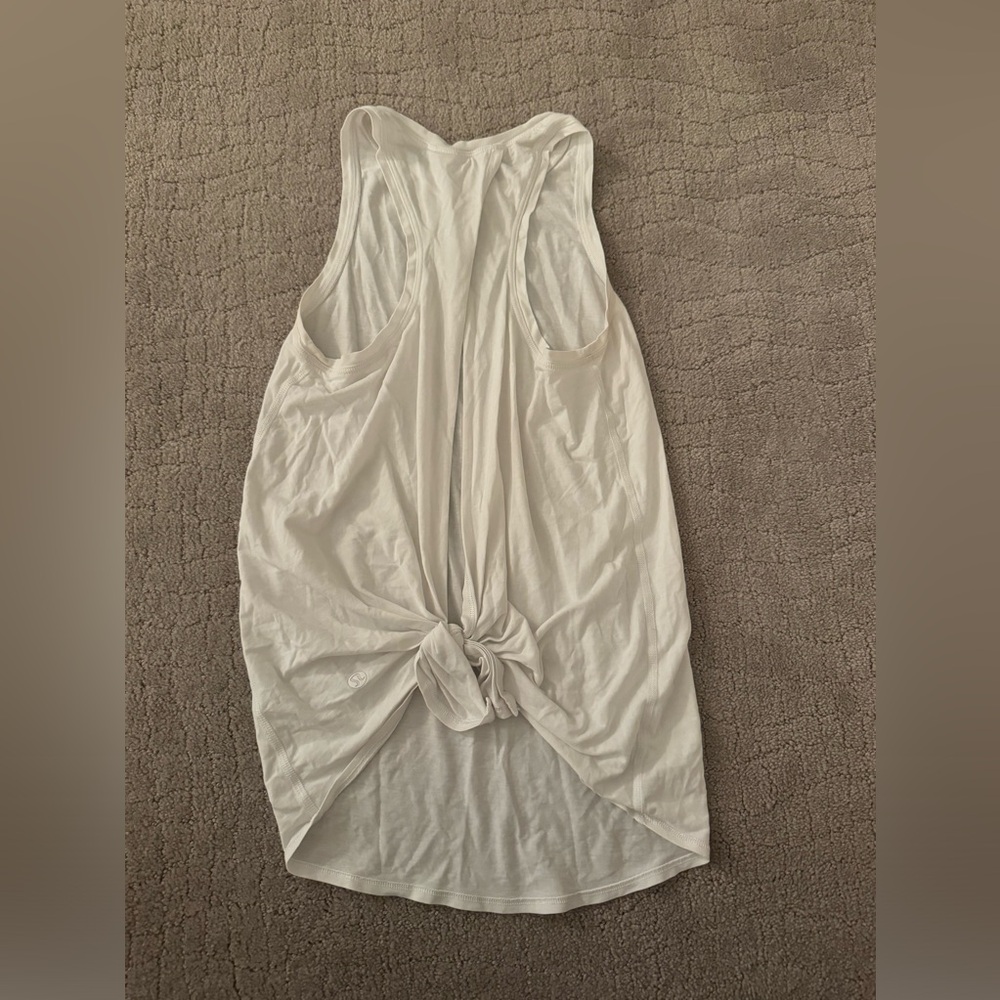 Women’s lululemon knotted back tank top
